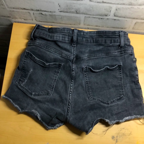 Black Ripped Jean Shorts H&M - Picture 2 of 5